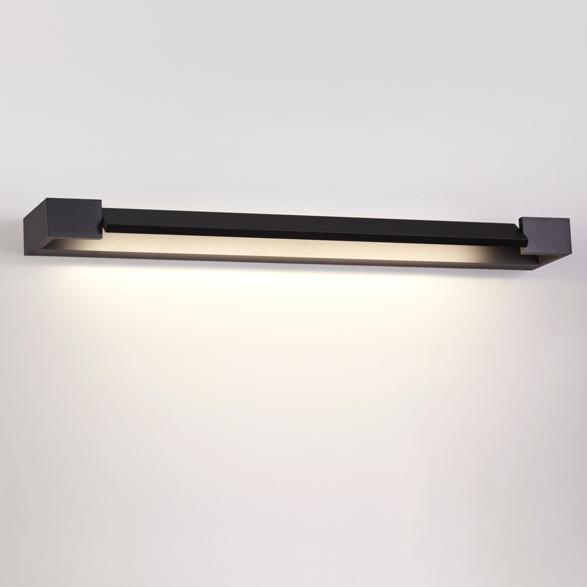 Настенный светильник Odeon Light Arno 3888/18WB