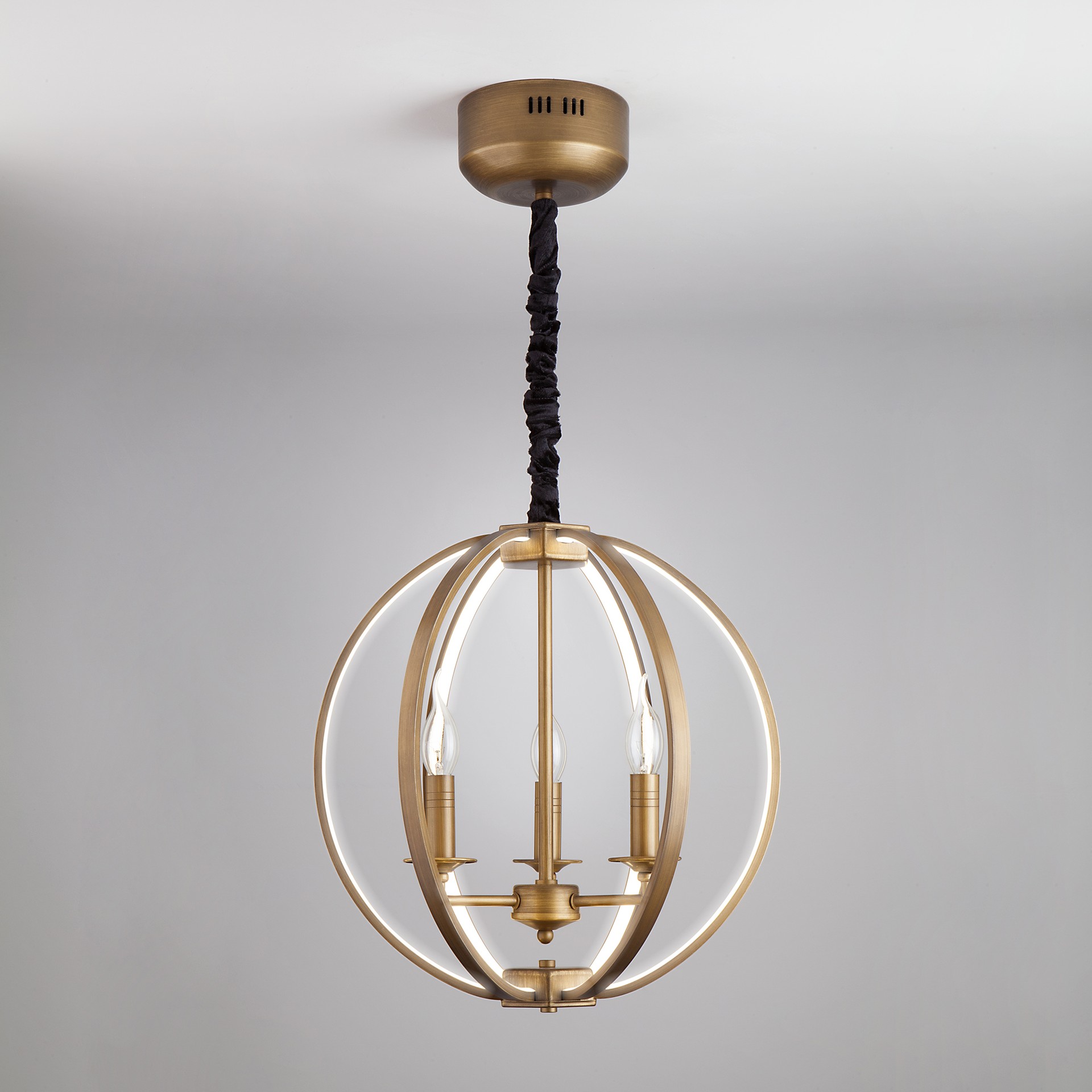 Подвесная люстра с пультом Atlas Bogates 424/3